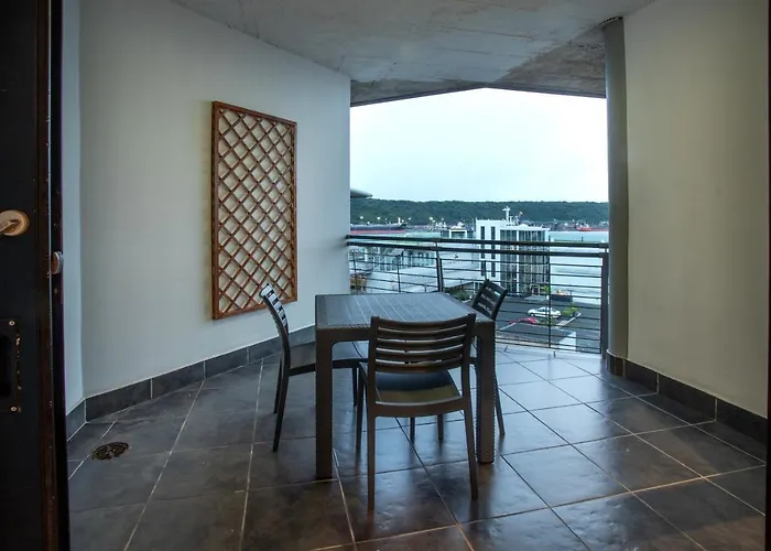 Penthouse Pleasure At Point Harbour