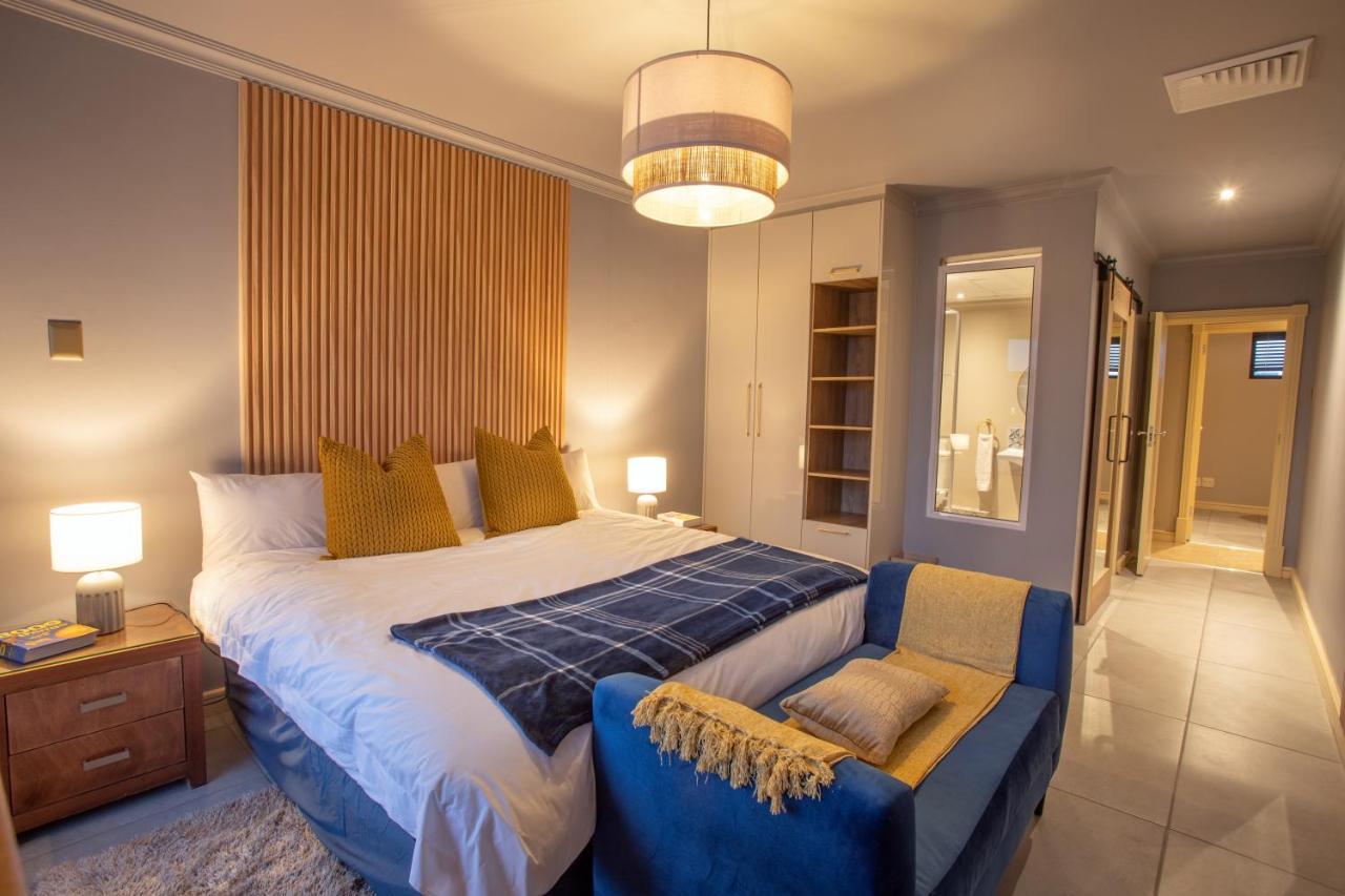 Penthouse Pleasure At Point Harbour Apartment *